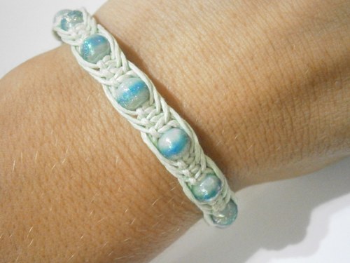 Sv.zelený náramek (macramé/shamballa) — foto 5