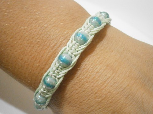 Sv.zelený náramek (macramé/shamballa) — foto 6