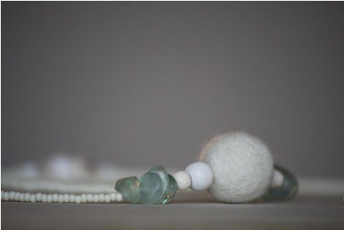 Smetanové korálky s fluoritem — foto 3