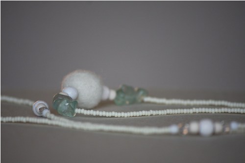 Smetanové korálky s fluoritem — foto 4
