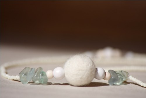 Smetanové korálky s fluoritem — foto 5
