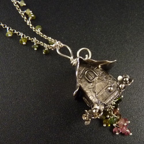 Tady bydlím já, Skřítek..amulet — foto 2