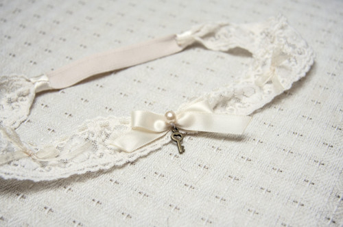 Něžný podvazek Ivory — foto 3