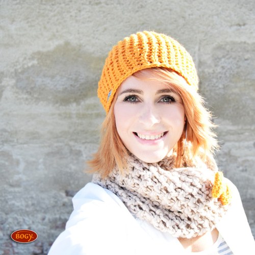 Žlutá háčkovaná hučka - okrová houmleska — foto 3