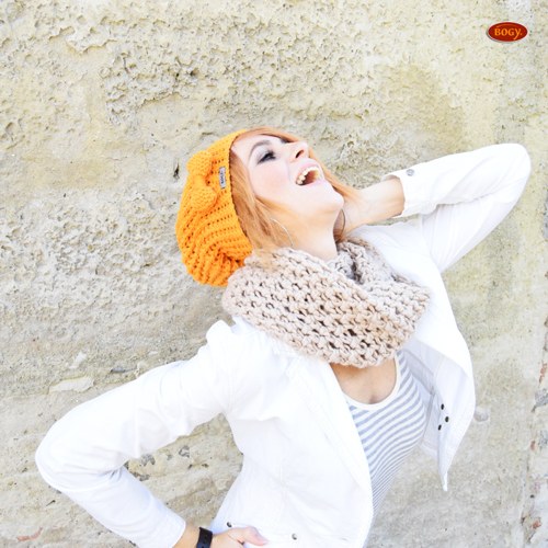 Žlutá háčkovaná hučka - okrová houmleska — foto 6