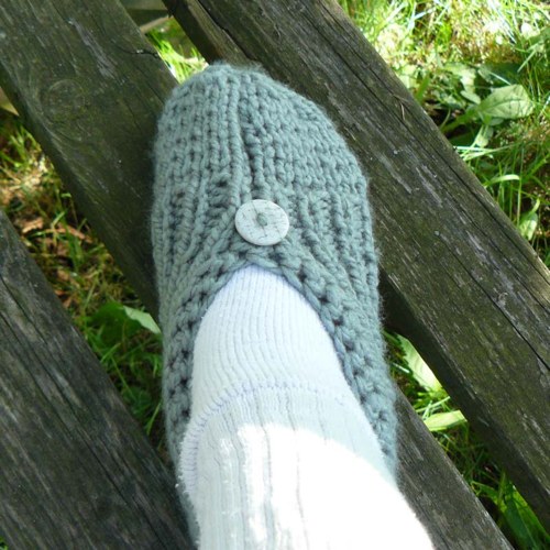 Papuče šedé s knoflíčkem — foto 2