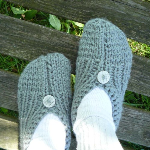 Papuče šedé s knoflíčkem — foto 3