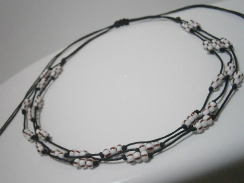 "Motanice" - uzlíkovaný náhrdelník (macramé) — foto 2