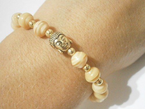 Béžový náramek s Buddhou — foto 5