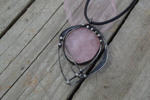 Růženínový amulet — foto 2