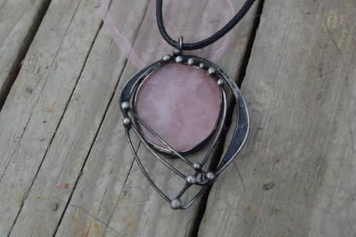 Růženínový amulet — foto 3