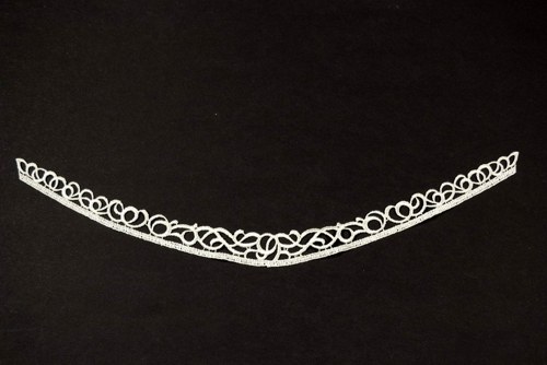 Ecru aplikace paličkovaná 32 cm — foto 2