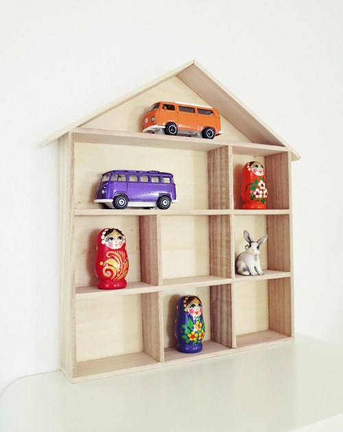 Dřevěný domeček mini " regálek" — foto 2