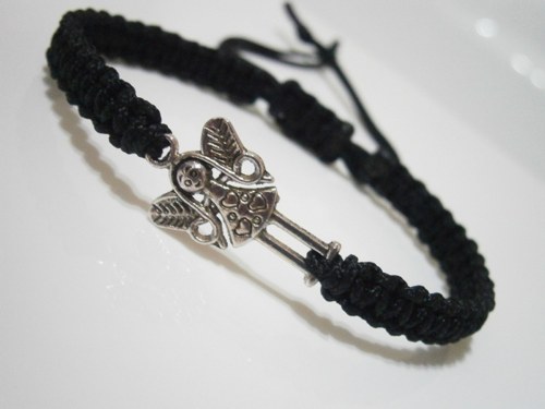 Černý náramek s andílkem (macramé) - Unisex — foto 4