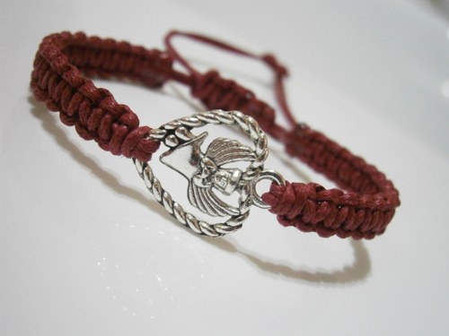 Pro štěstí, ochranný dětský náramek (macramé) — foto 2