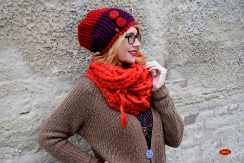Teplá háčkovaná hučka - červená/fialová beanie — foto 2