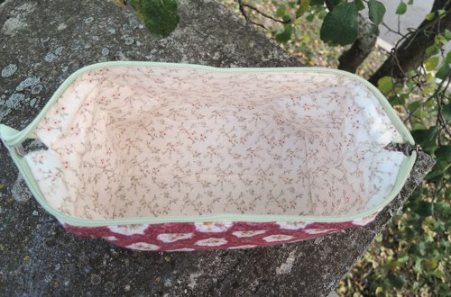 Kosmetická taštička "Růžičky ve vínové" — foto 6