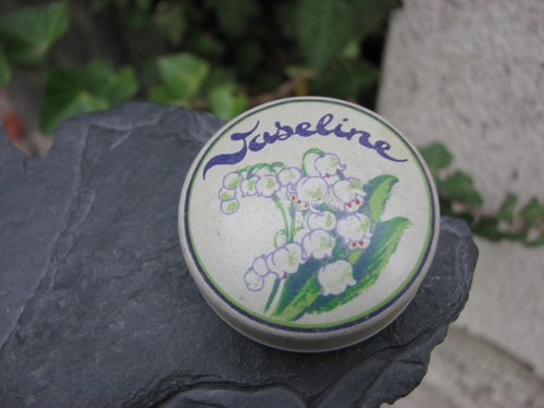 Konvalinky...krabička od kosmetické vazelíny — foto 2