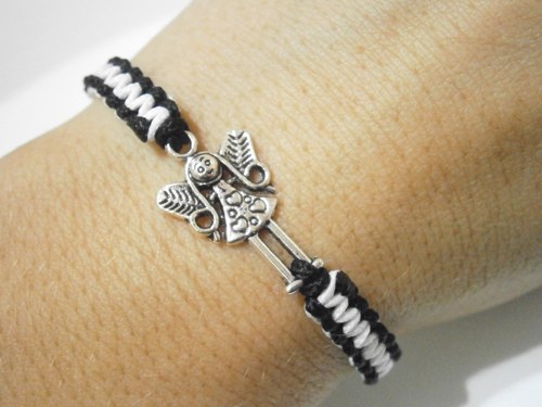 "Black&White" náramek s andílkem (macramé) — foto 4