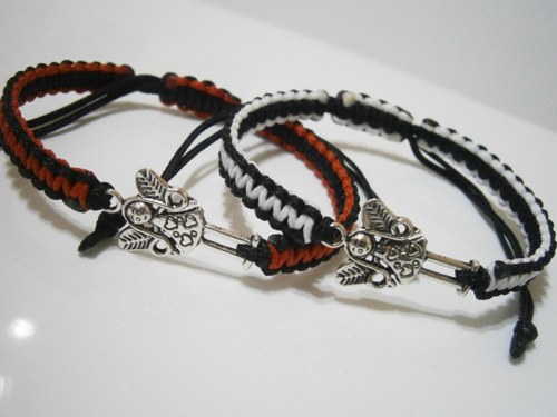 "Black&White" náramek s andílkem (macramé) — foto 5
