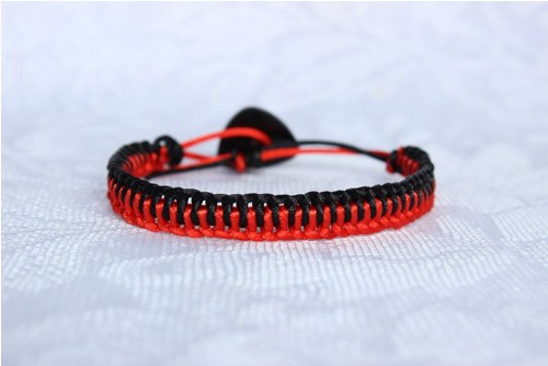 Pro čertici.. ;) Náramek macramé — foto 2