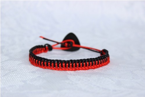 Pro čertici.. ;) Náramek macramé — foto 3