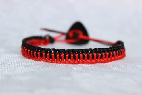 Pro čertici.. ;) Náramek macramé — foto 4