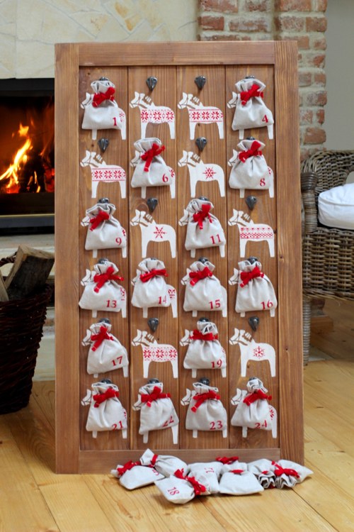 Adventný kalendár koník DALA RED — foto 4