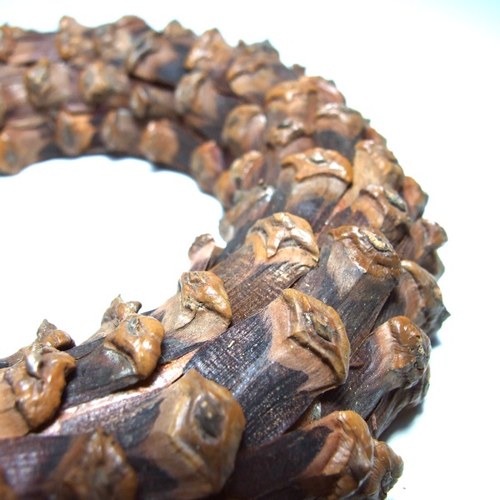 Věnec ze šiškových šupin, 18 cm — foto 2
