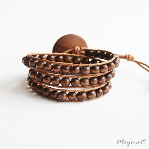 Hnědý náramek "LEATHER,WOOD&BUTTON" — foto 2