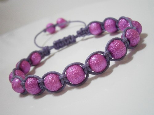 "Šeříkový" náramek (macramé/shamballa) — foto 4