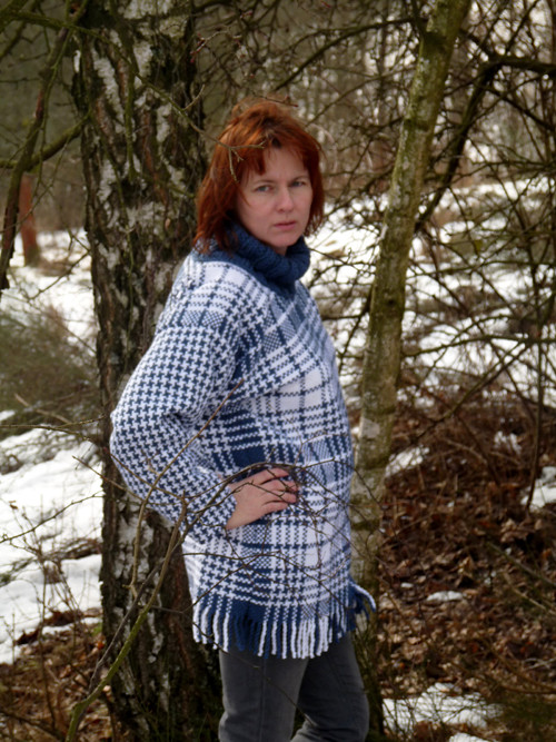 Bílá a modrá je dobrá - ručně tkaný svetr — foto 2
