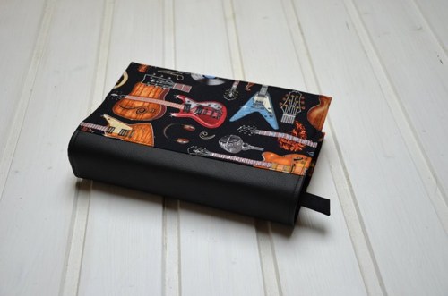 Obal na knihu - Guitars/černá koženka — foto 2