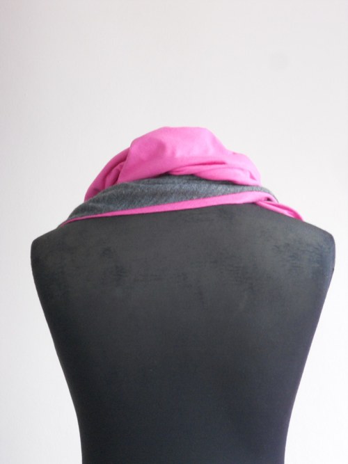 Šátek triangle grey/pink/line — foto 3