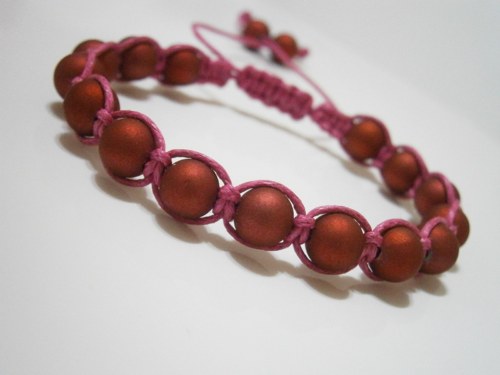 "Vínový" náramek (macramé/shamballa) — foto 3