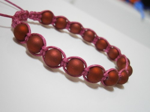 "Vínový" náramek (macramé/shamballa) — foto 4