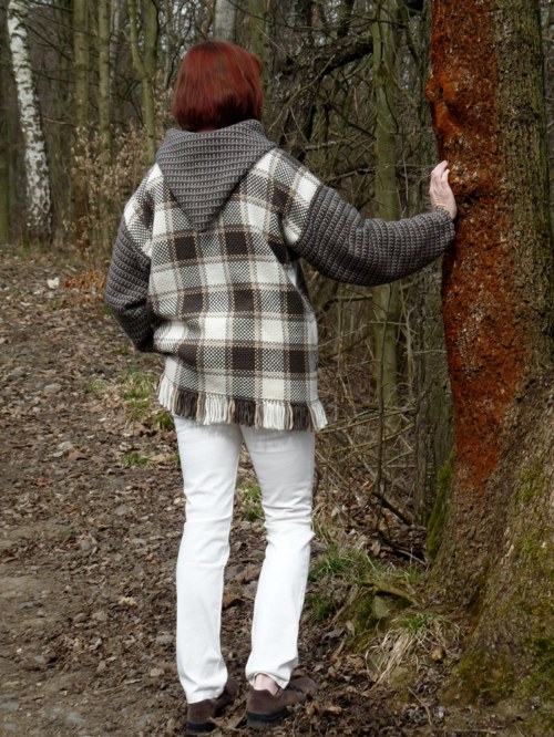 Čokoláda - ručně tkaný svetr s kapucí — foto 3