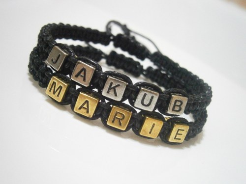 Náramek - na přání (se jménem, s textem..) macramé — foto 3