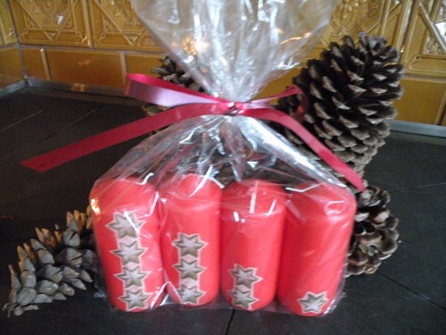 4 červené adventní svíčky s hvězdičkami — foto 2