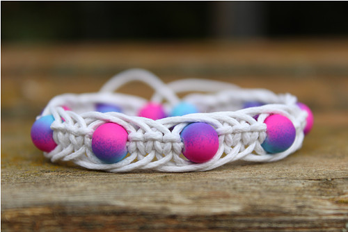"Neonek".. Náramek macramé/shamballa — foto 3