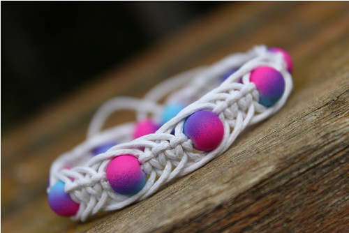 "Neonek".. Náramek macramé/shamballa — foto 2
