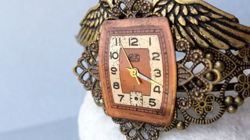 Steampunkový zdobený náramek s křídly — foto 3