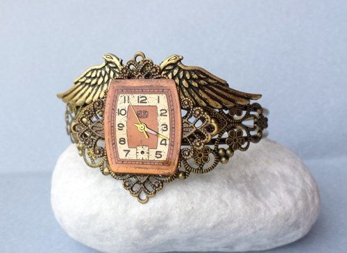 Steampunkový zdobený náramek s křídly — foto 4