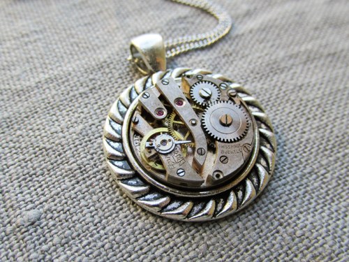 HODINKOVÝ steampunkový přívěsek — foto 2