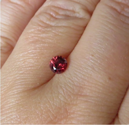Facetovaný Spinel Tanzánie — foto 2