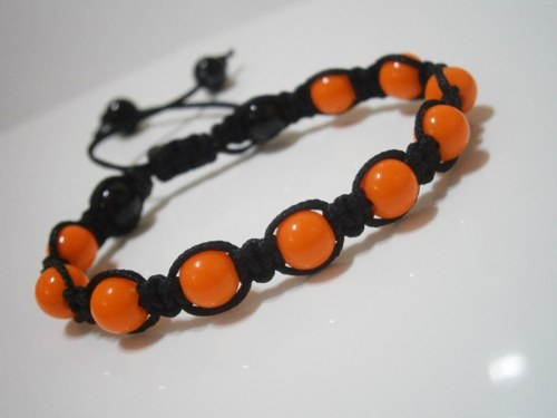 Černooranžový neonový náramek (macramé/shamballa) — foto 2