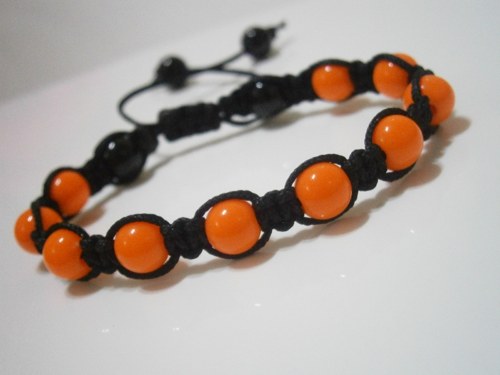 Černooranžový neonový náramek (macramé/shamballa) — foto 4