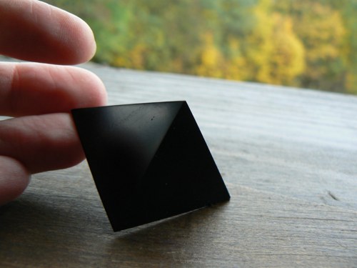 Šungit pyramida — foto 2