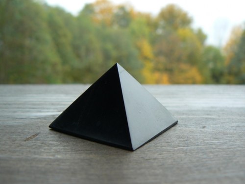 Šungit pyramida — foto 3