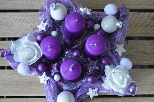 Fialový adventní svícen — foto 2
